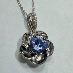 10k white gold 0.5 Ct. Blue Sapphire diamond flower Pendant with chain