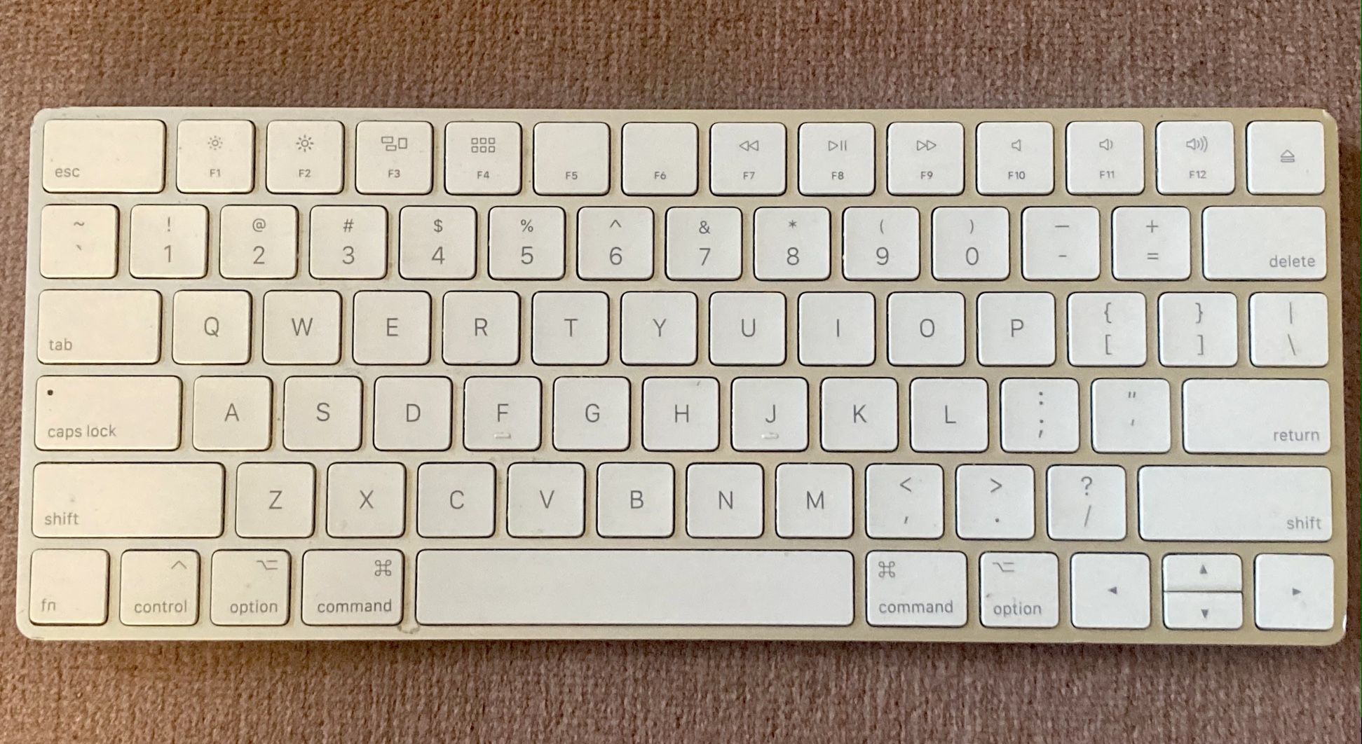 Apple A1644 Magic Keyboard (Bluetooth & rechargeable)