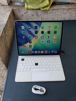 Is Like New Used But Works 100%. No Icloud No Cracks $ 3rd Gen IPAD PRO 12.9 the biggest ipad. Full screen. With apple keyboard trade are welcome