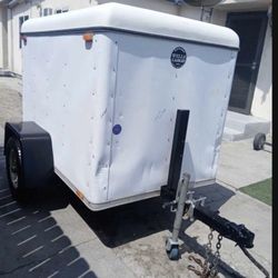 Enclosed Trailer 2000$