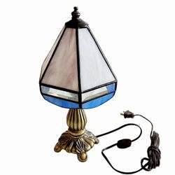 New Hand Made 12 Inch Tall 7 Inch Diameter Shade Tiffany Style Stained Glass Lamp