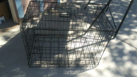 Small dog crate missing bottom tray