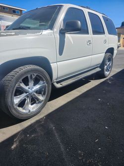 Chevys tire/rim 305/40R22 114V