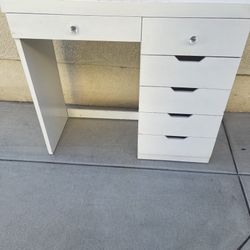 Vanity white desk in good condition all drawers work