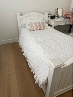 Twin trundle bed