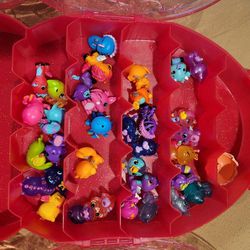 34 hatchimals with carry case