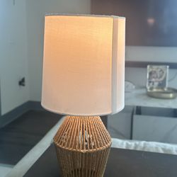 Modern Woven Table Lamp with Fabric Shade – Natural Rattan Style Base – Warm Ambient Lighting