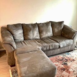 🚚 FREE DELIVERY ! Beautiful Reversible Grey Suede Sectional Couch 