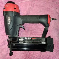 Banks barely used pneumatic duel 16 gauge finish and 18 gauge brad nail gun. Also 1/4" crown staples.