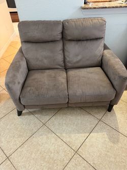 2 electric recliner couches