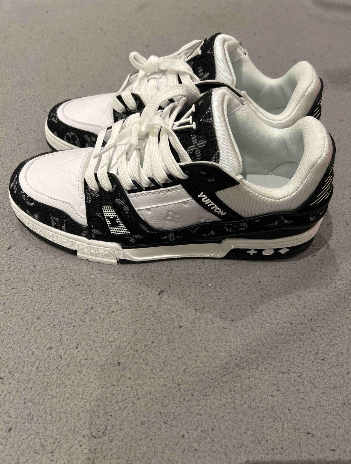 LOUIS VUITTON Trainer Sneakers Lowtop (Stock X Tag Included)