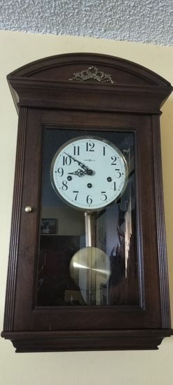 HOWARD MILLER ANTIQUE WALL CLOCK WORKING AND CHIME EVERY 1\4