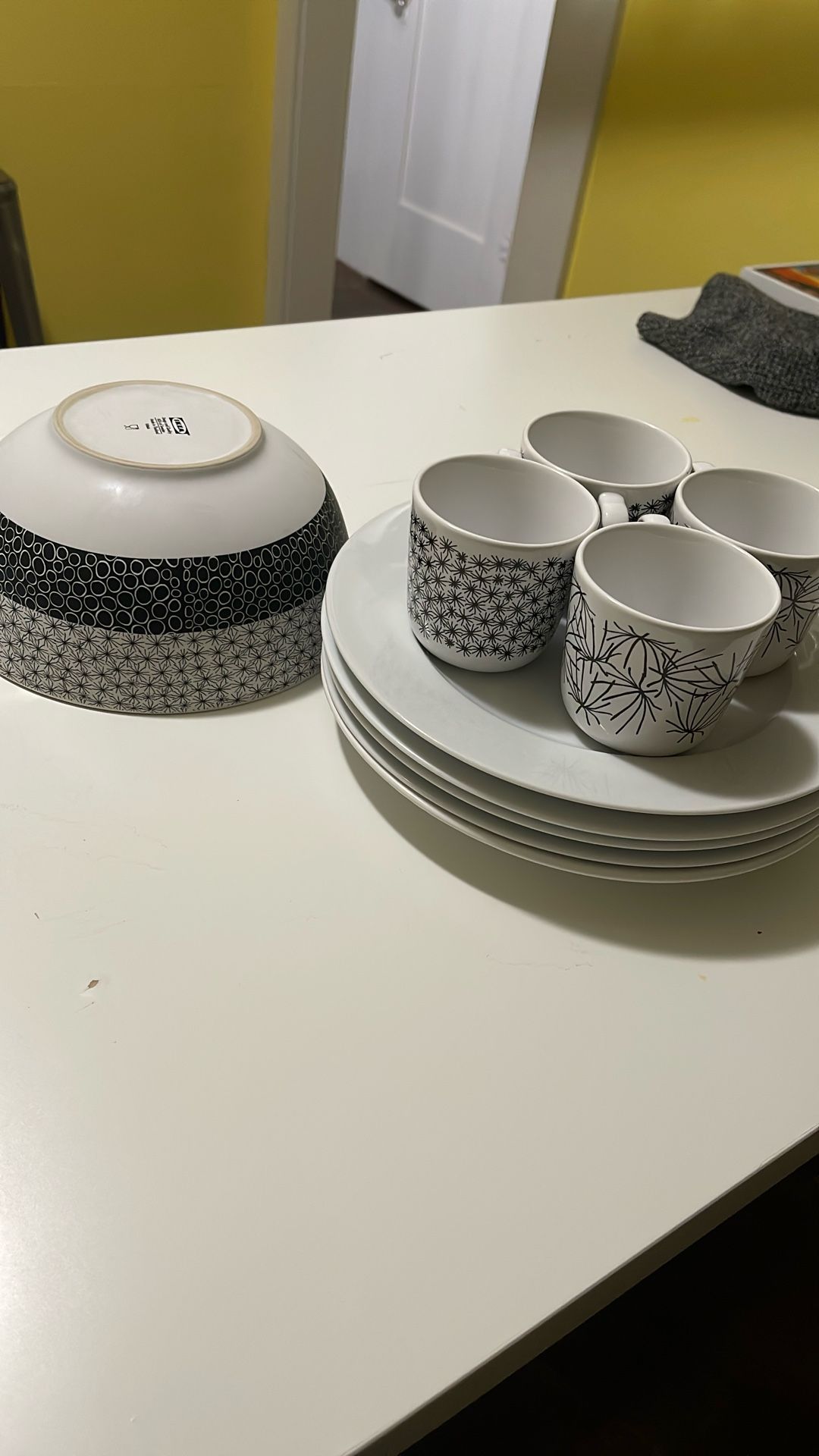 Kitchen Mugs Plates Bowl $10