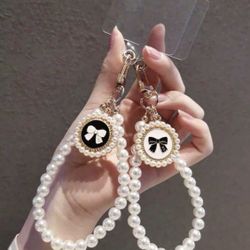 Luxury Pearl Phone Charm Bracelet with Gold Bow Pendant