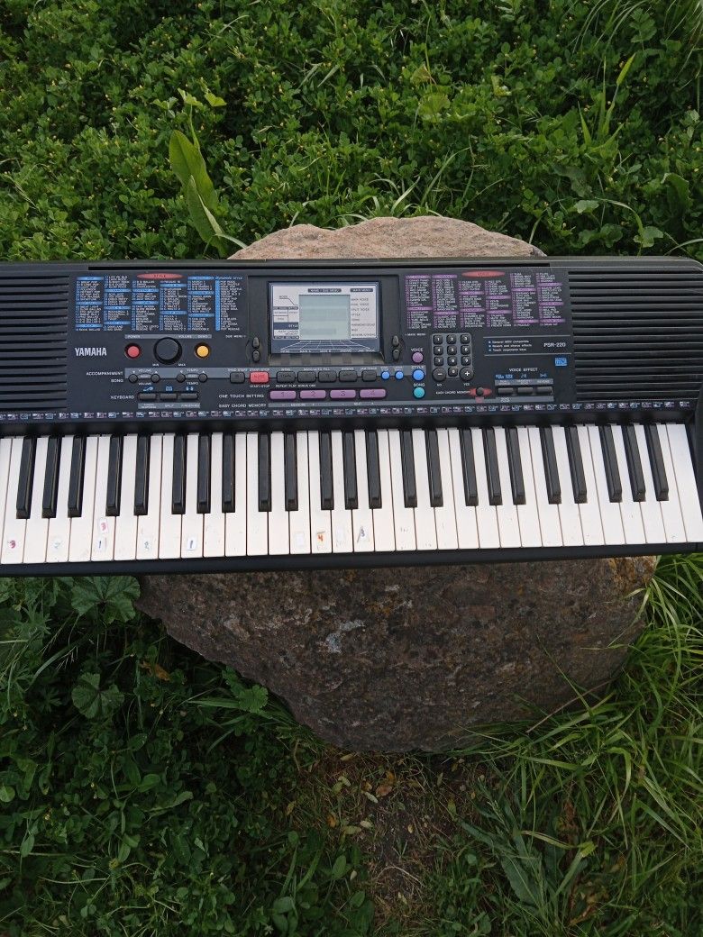 Yamaha  PSR-220 Keyboard 