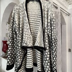 Knit Cape For Woman Used Condition Black And White Made In My Grandmother Size 2X Petite 