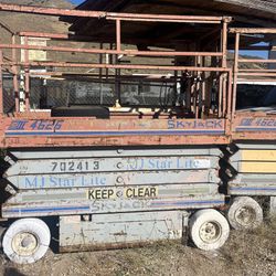 Scissor Lifts Close Out - Need Work 