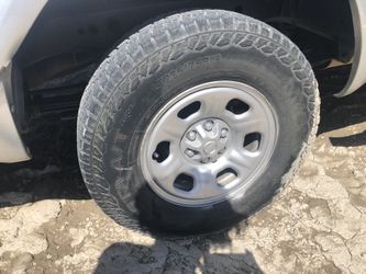 2005 Nissan Frontier Full Wheel Set