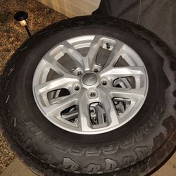 23 JEEP GLADIATOR TAKE OFFS- TIRES AND WHEELS 245/75R17