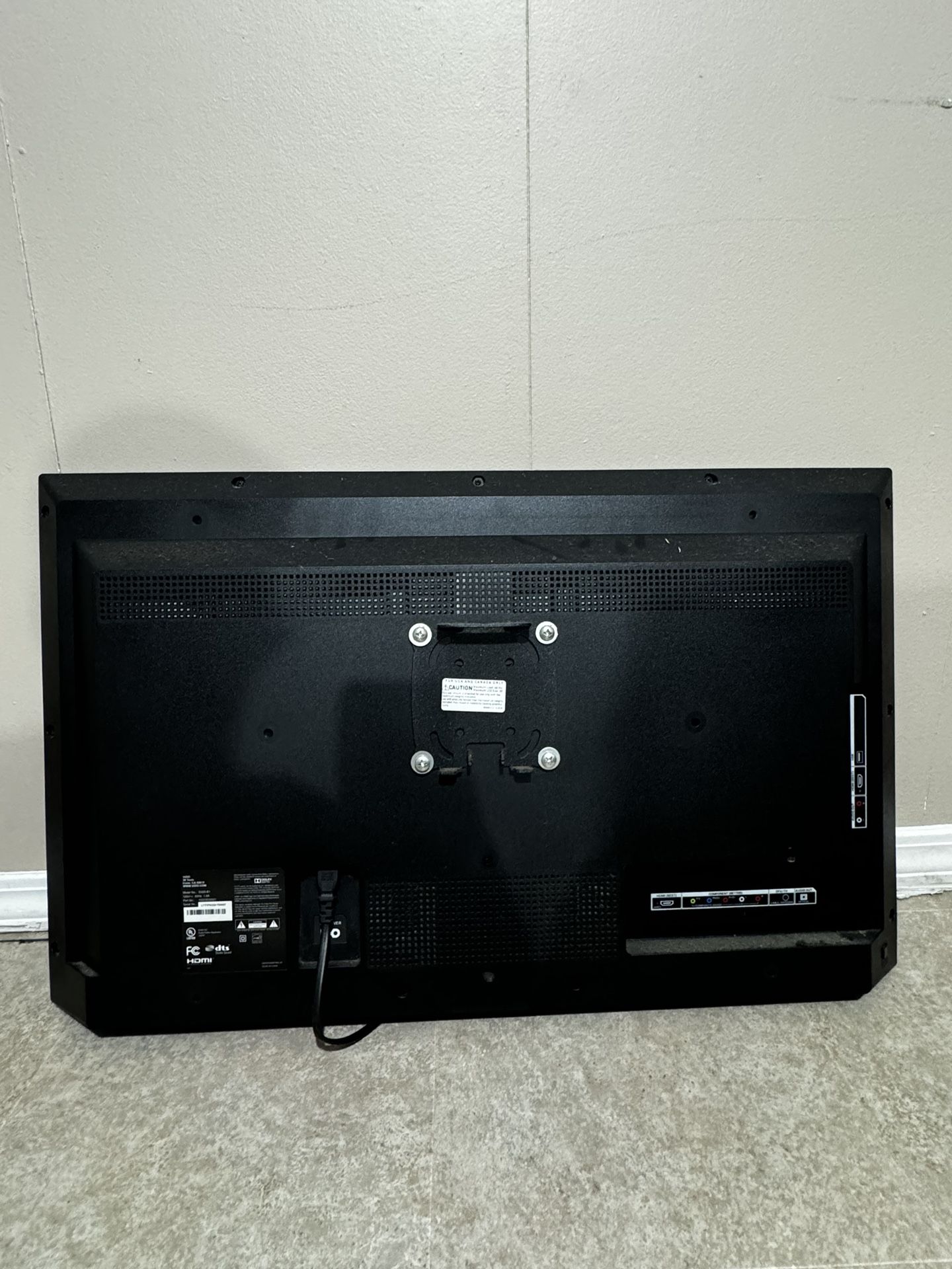 28 Inch Vizio TV