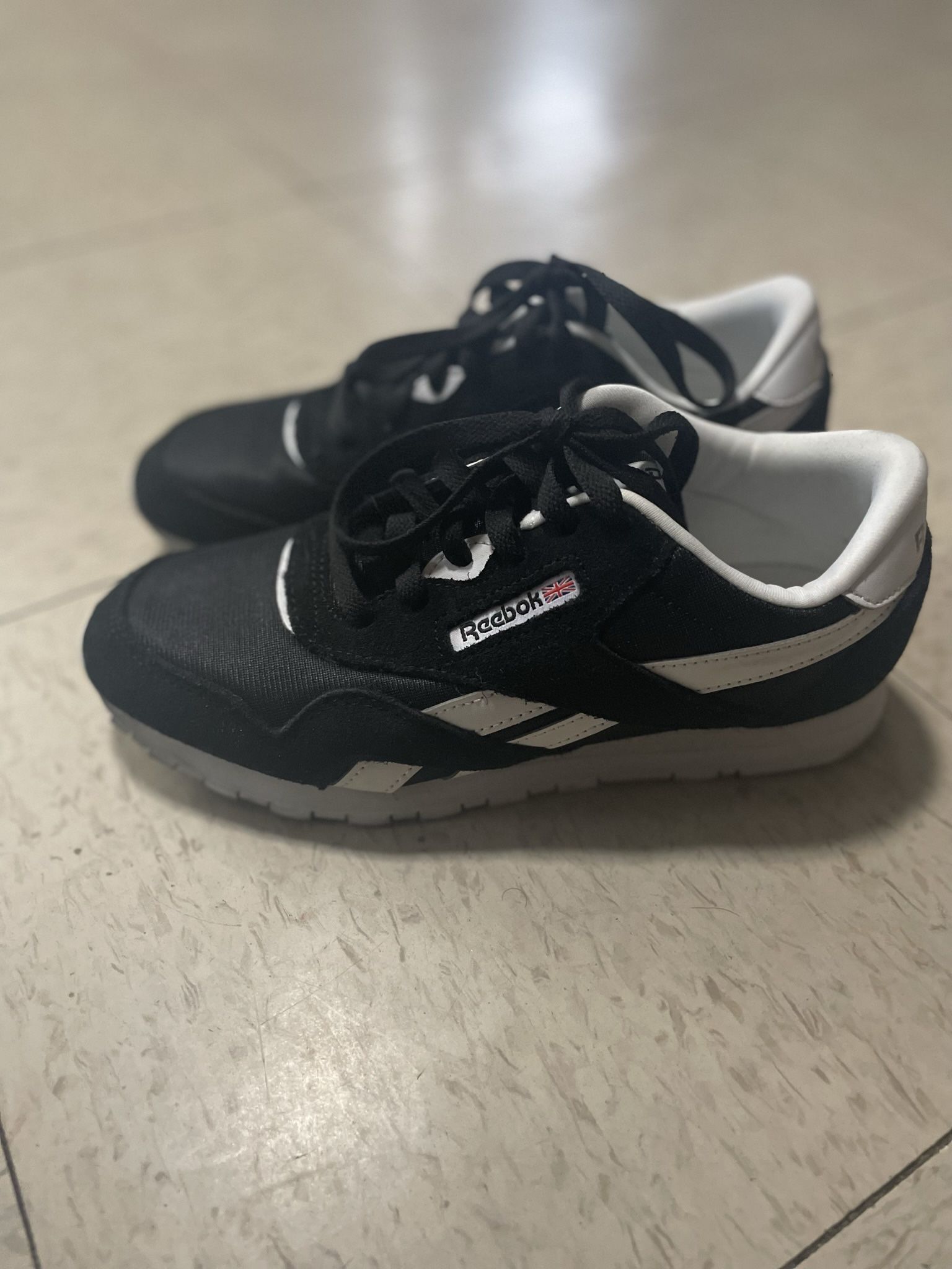 Old School Reeboks Size 5.5 Youth