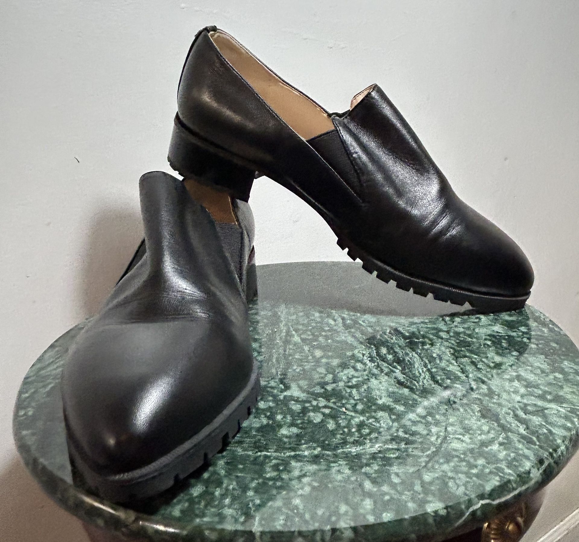 Women's shoes with a stable heel. Size 7.5. $45.