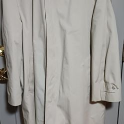 LIKE NEW VINTAGE MEN'S LONDON FOG BRAND TRENCH COAT W/WARM, REMOVABLE LINING, SZ 44 SHORT, TAN COLOR