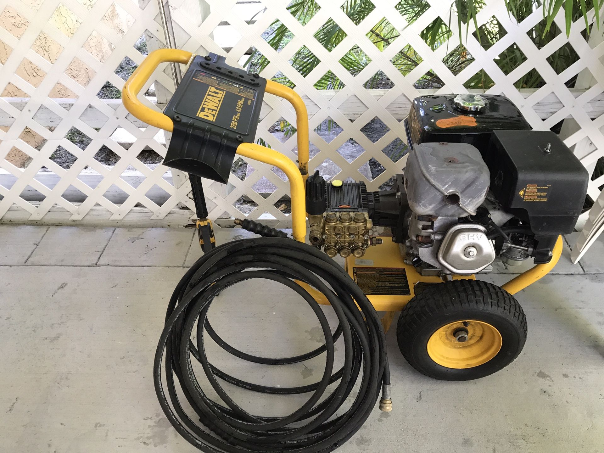 Dewalt Honda Engine 4 GPM 3750 psi PRESSURE WASHER,