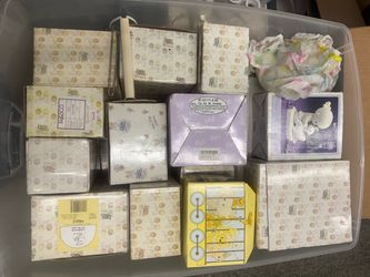 Collection of 15 Precious Moments Pieces in boxes