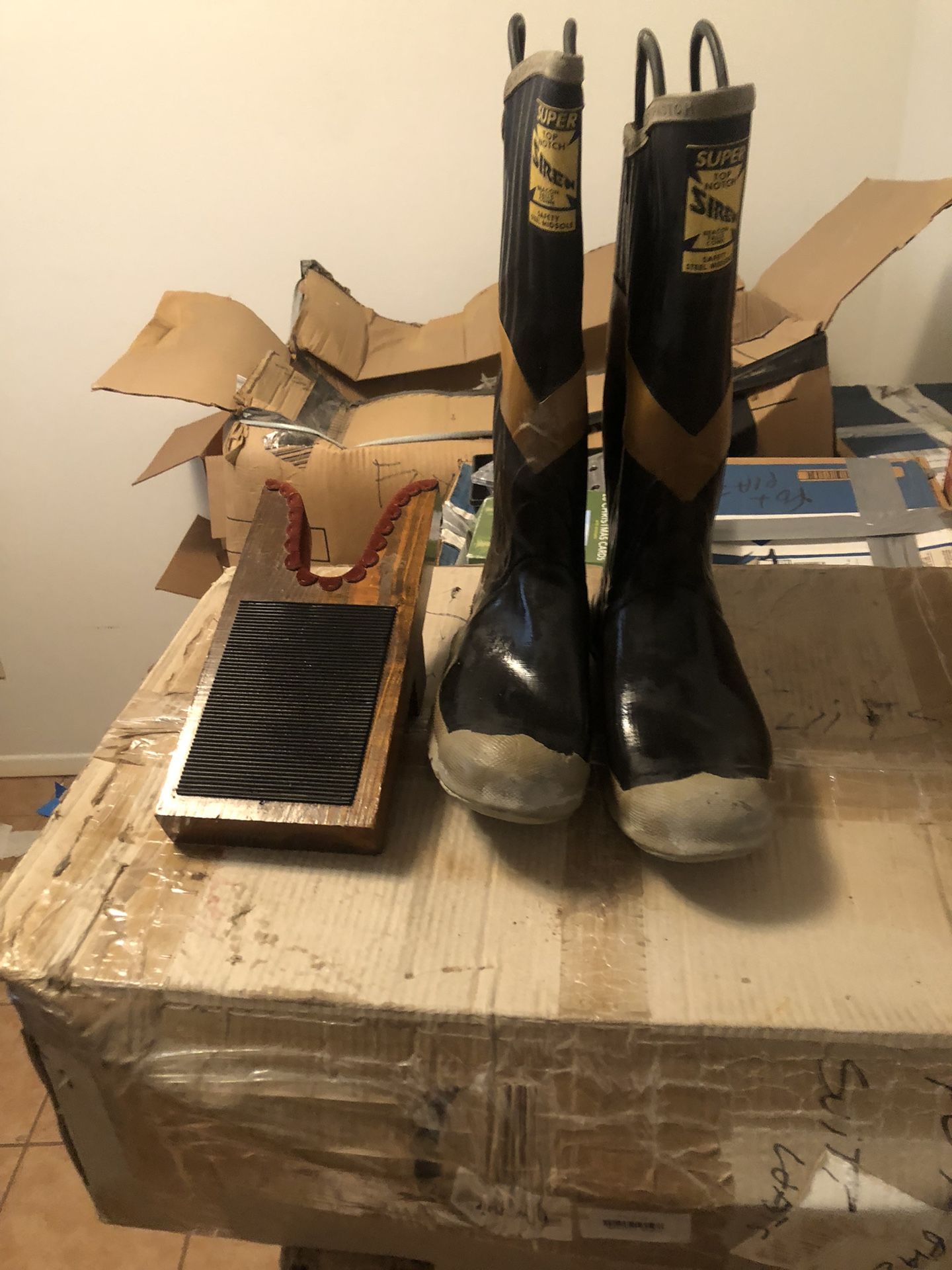 Heavy Duty rubber Boots Size 9