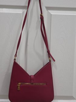 Beatiful and elegant Burgundy crossbody shoulder bag. New