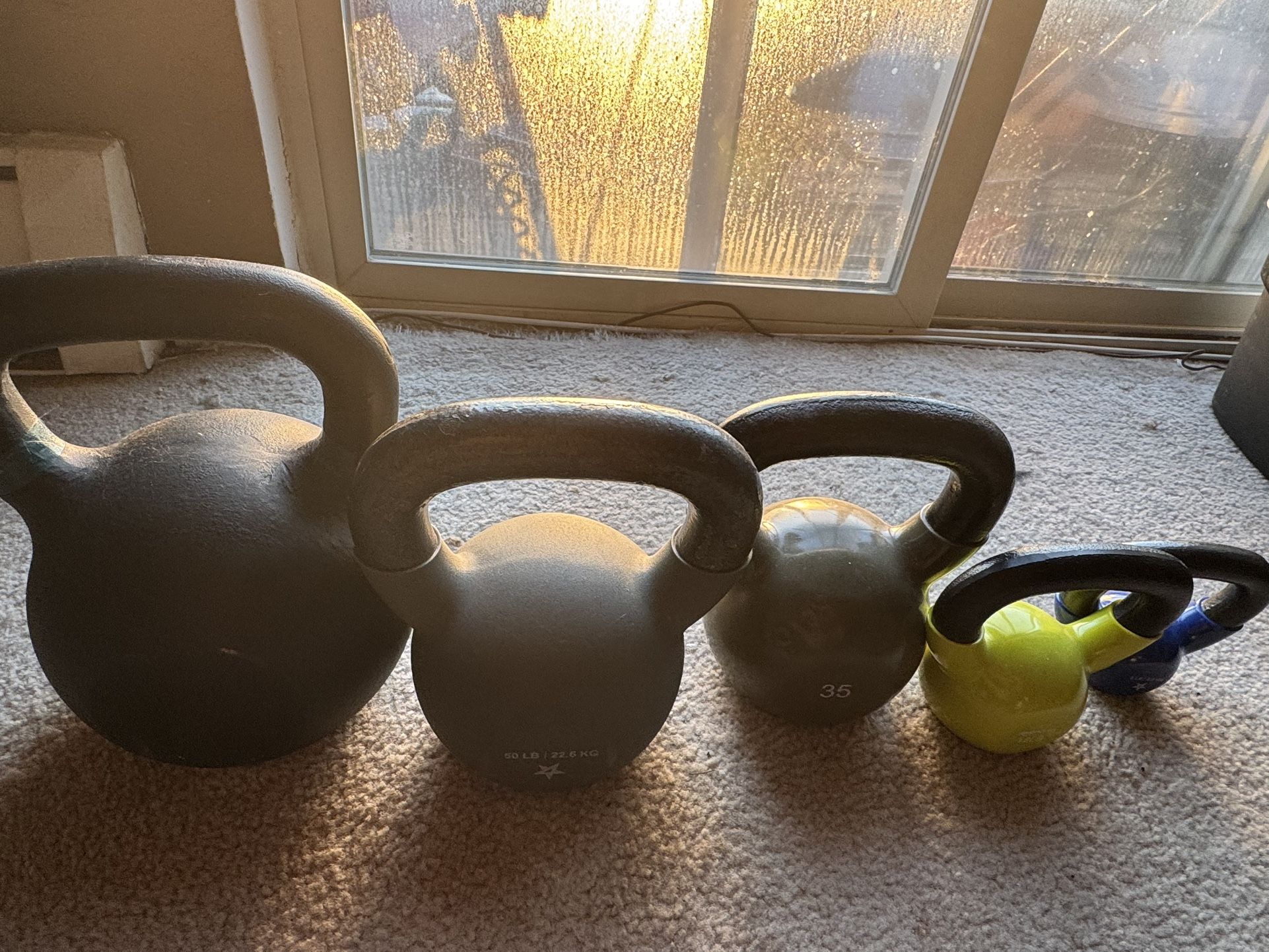 Kettle bell family Heavy to light