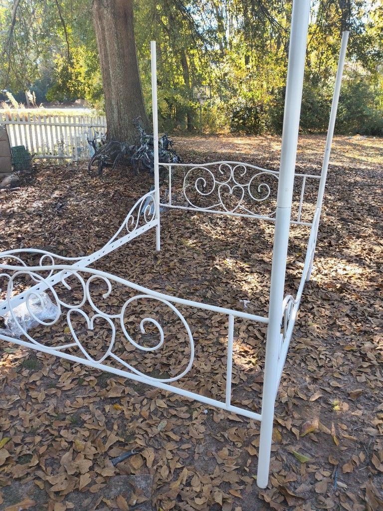 Queen Size Canopy Bed Frame