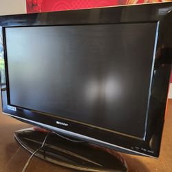 26-in Flat Screen TV Coax HDMI And Built Inside Loading DVD Player