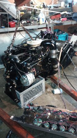 Mercruiser 2.5 And Outdrive, With All Steering Components,Throttle Control And Hydraulics For The Outdrive