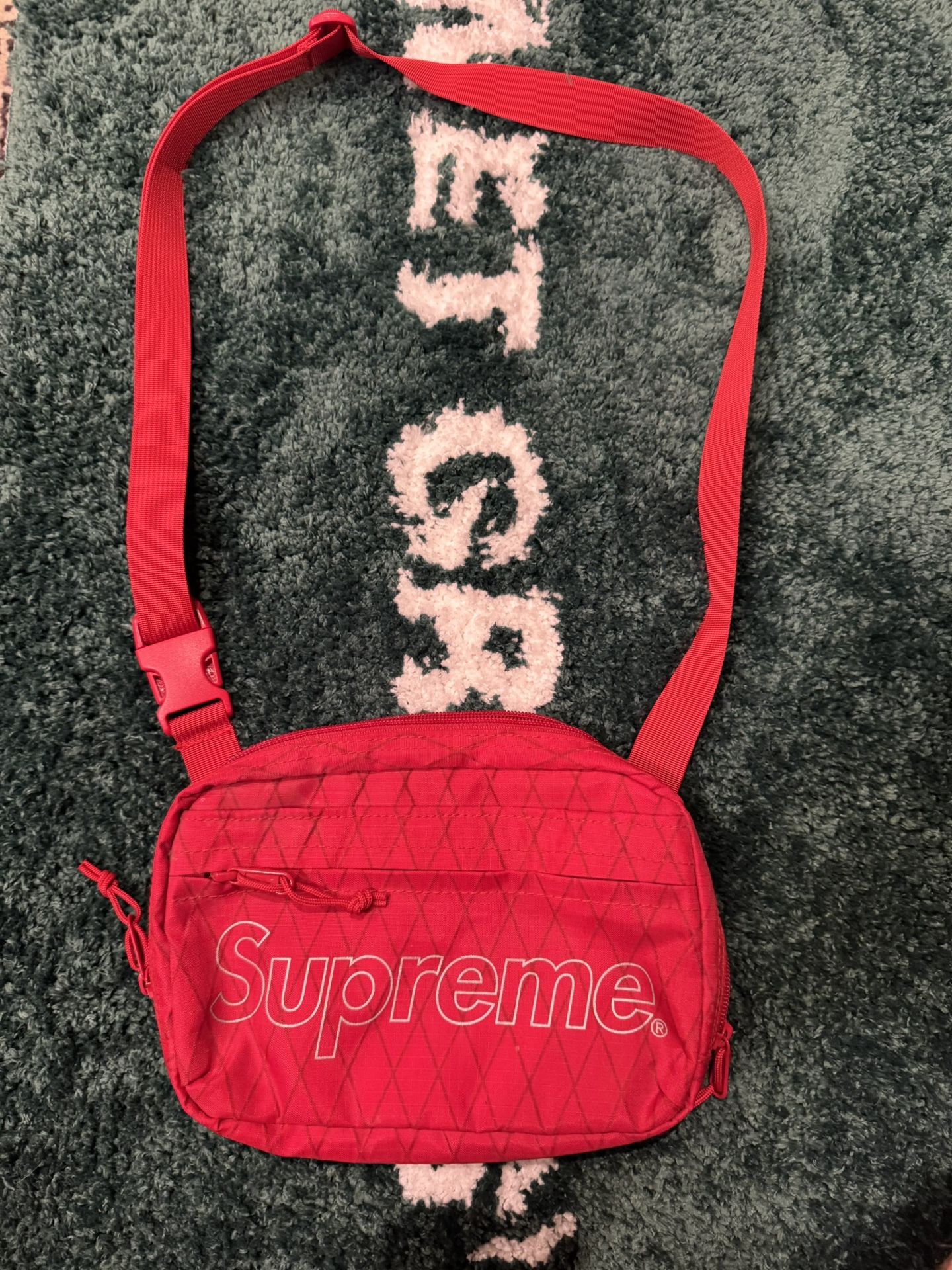 Supreme Shoulder Bag (FW18)