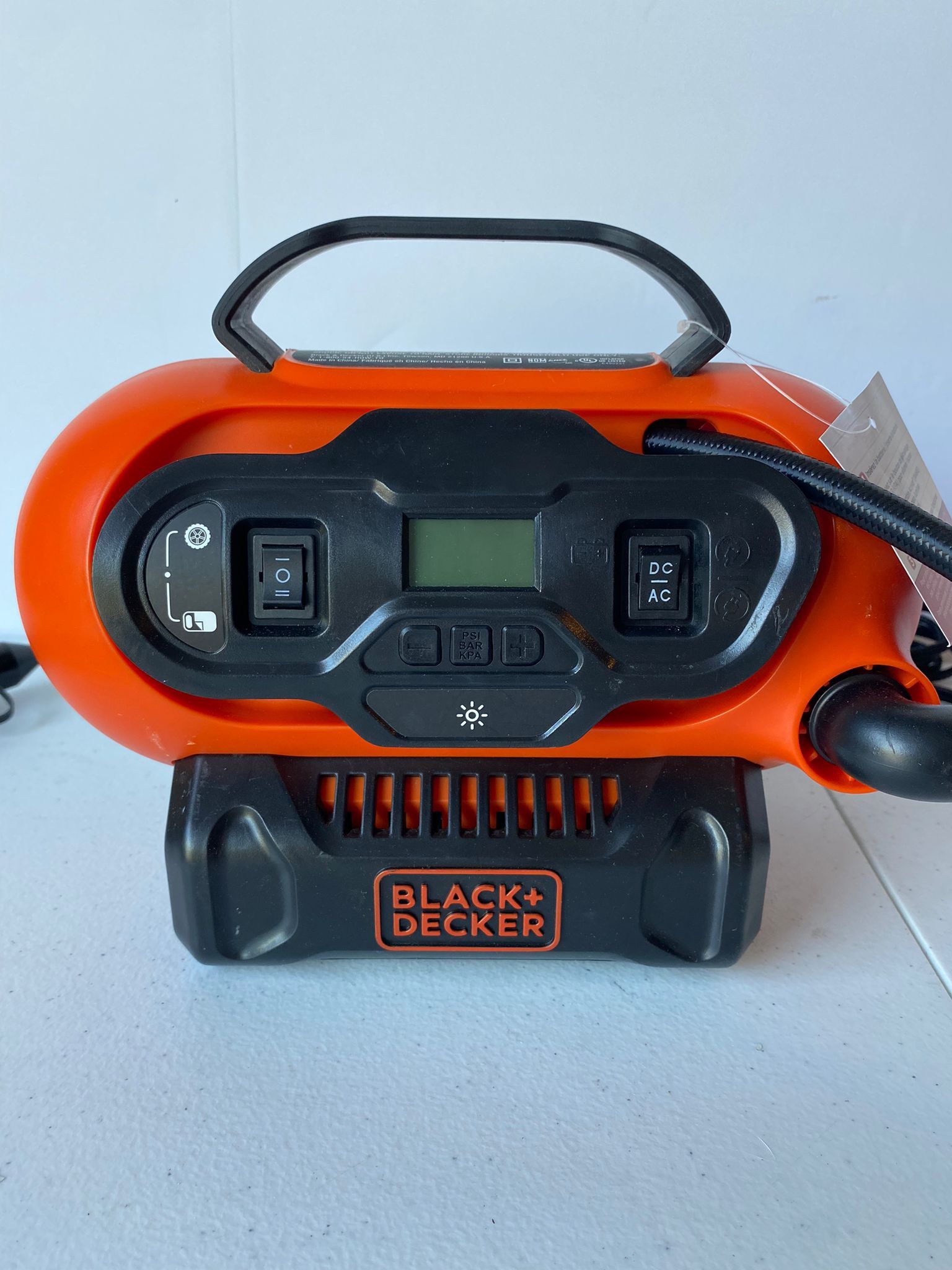 BLACK+DECKER 20V MAX* Cordless Tire Inflator, Cordless & Corded Power #2181