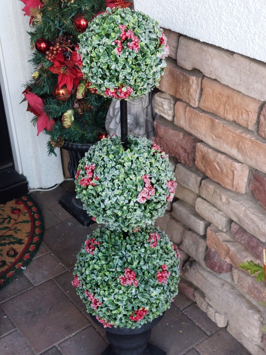 TOPIARY TREE