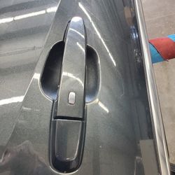 17  Malibu Driver Side Front Door  In Exelent Condition $180