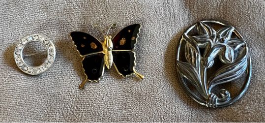 Fashion Jewelry Lot - Necklaces, Rings, Pendants