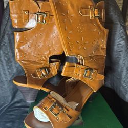 NY V.I.P Brown heels Sz 8