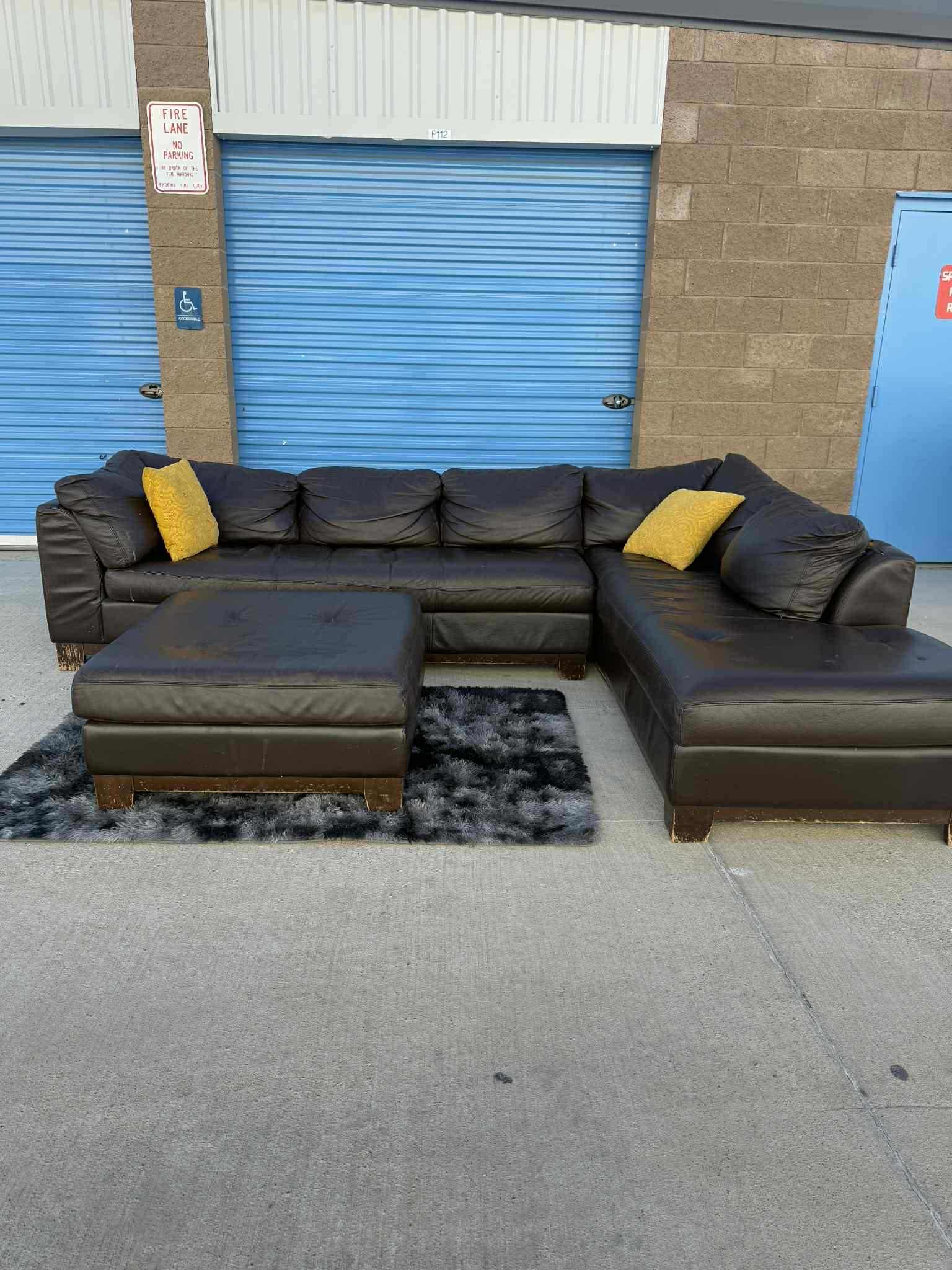Couch L