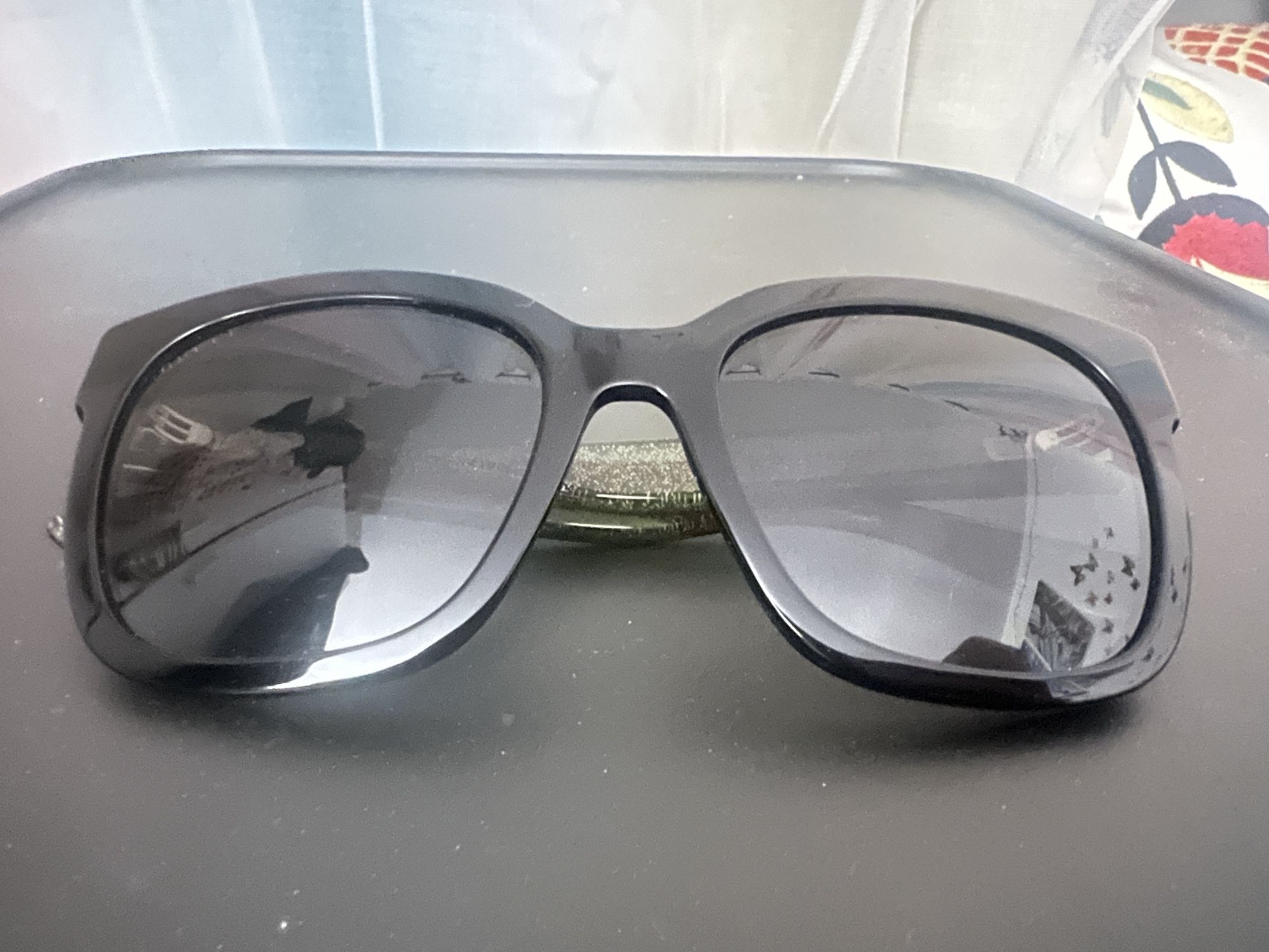 Gucci Sunglasses With Case