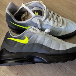 Nike Air Max Invigor