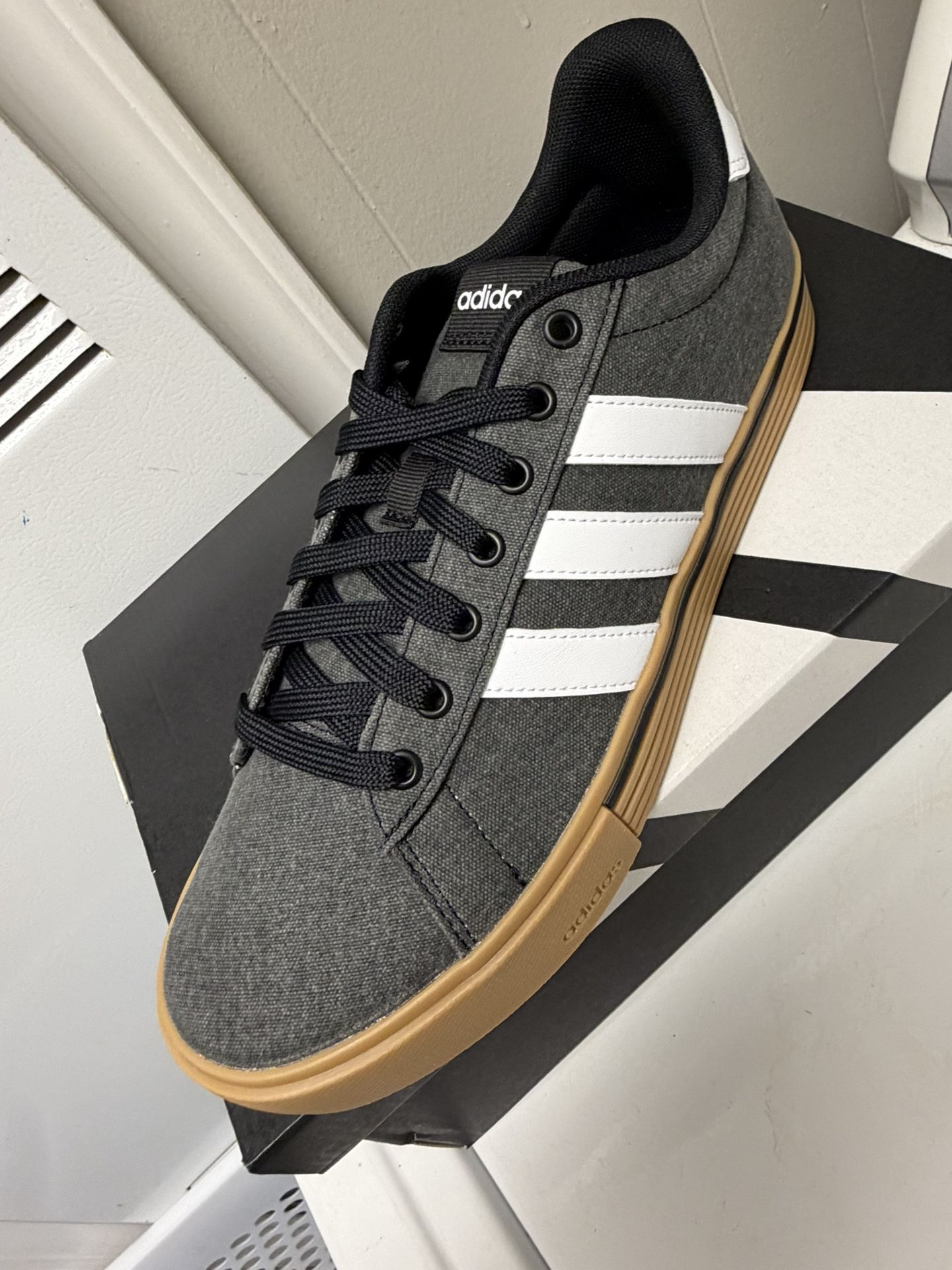 Sz 10 brand New adidas In the Box 