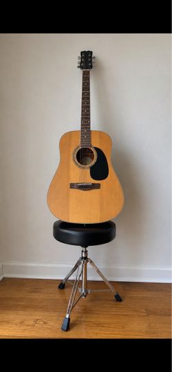 Acoustic guitar and drum seat.