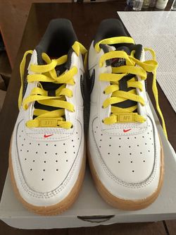 Boys Nike Air Force 1.LV8 (GS) size 5. Like new. See pictures. Read Description.