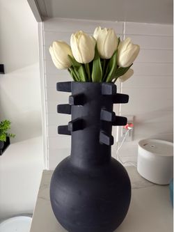 vase w/ flowers