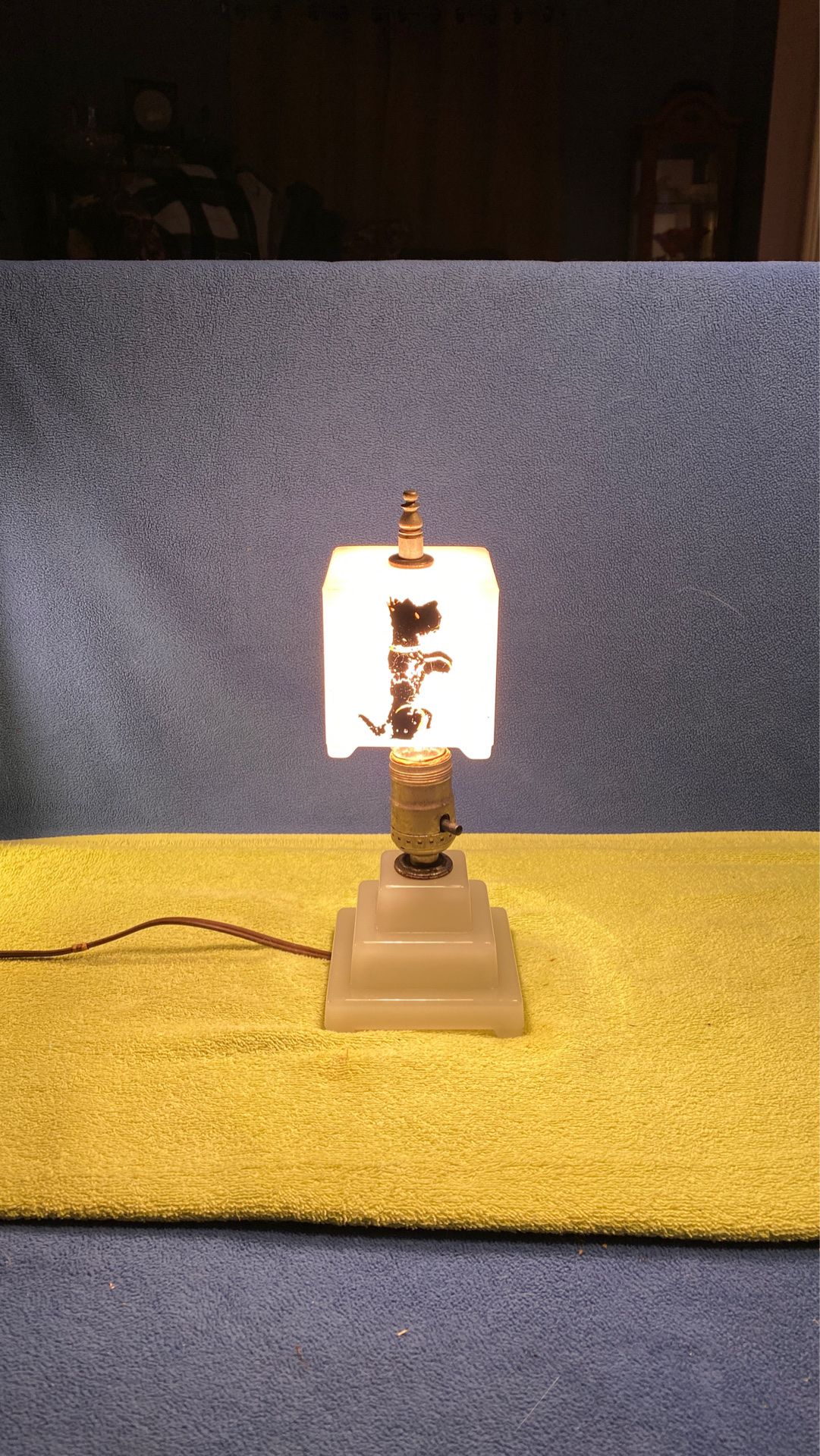 Art Deco depression glass boudoir lamp. + Shpg