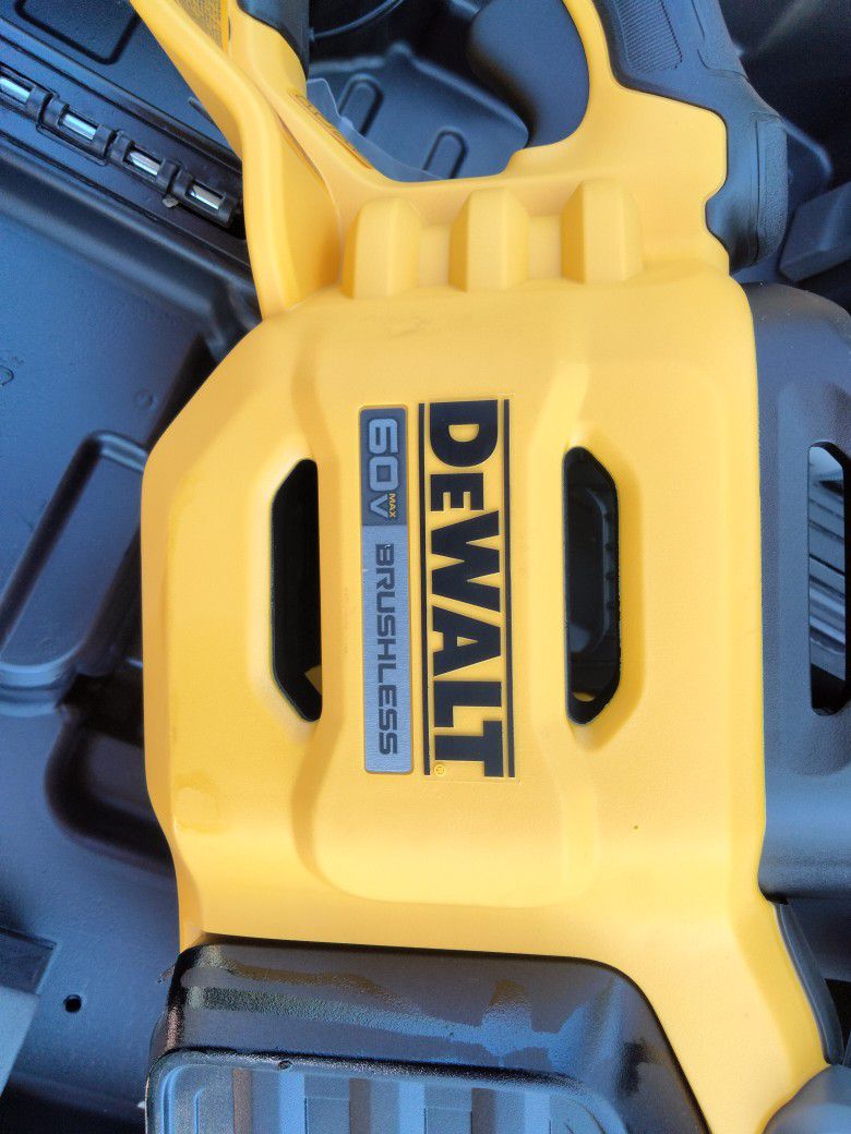 DeWalt 60v Brushless 20" Chainsaw. Comes With Battery Charger And  15&$